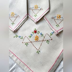 LOVELY 5 PIECE NATURAL LINENHANDMADE  BRIDGE CLOTH SET